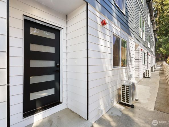 7103 210 Street SW B, Edmonds WA 98026