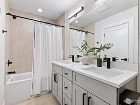 7103 210 Street SW B, Edmonds WA 98026