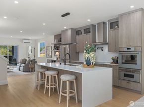 11748 Dayton Avenue N, Seattle WA 98133