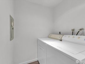 823 N 161st Place 405, Shoreline WA 98133