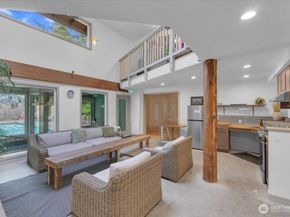 823 N 161st Place 405, Shoreline WA 98133