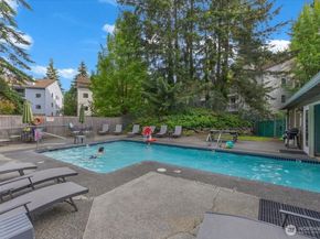 823 N 161st Place 405, Shoreline WA 98133