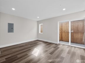 503 NE 42nd Street, Seattle WA 98105