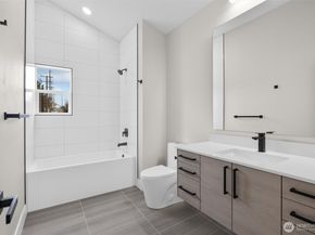 503 NE 42nd Street, Seattle WA 98105