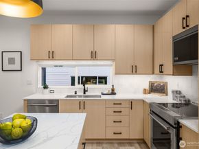 823 A 17th Avenue, Seattle WA 98144