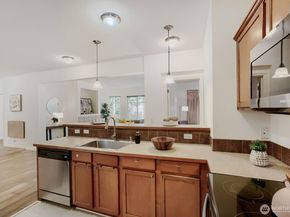 20028 15th Avenue NE 104, Shoreline WA 98155
