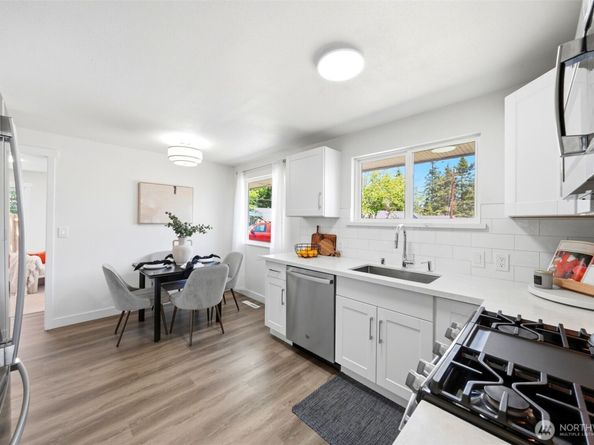 1615 N 196th Place, Edmonds WA 98133