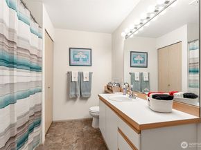23511 54th Avenue S 16, Kent WA 98032