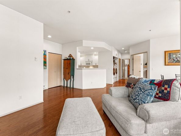 23511 54th Avenue S 16, Kent WA 98032
