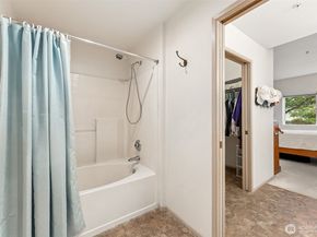 23511 54th Avenue S 16, Kent WA 98032