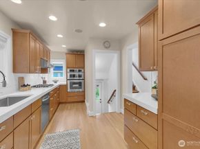 1955 21st Avenue E, Seattle WA 98112