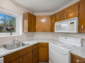 1425 S Puget Drive 117, Renton WA 98055