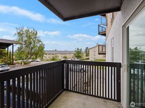 1425 S Puget Drive 117, Renton WA 98055