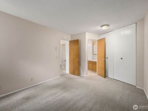 1425 S Puget Drive 117, Renton WA 98055