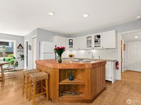 5405 25th Avenue SW, Seattle WA 98106