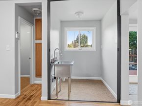 9046 7th Avenue NW, Seattle WA 98117