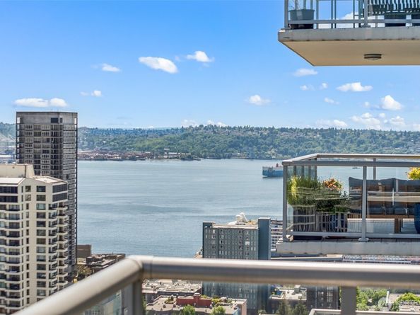 588 Bell Street 3104, Seattle WA 98121