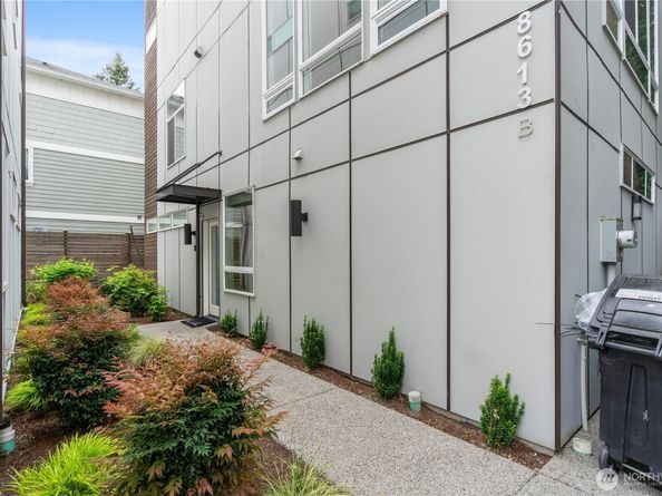 8613 23rd Avenue NE B, Seattle WA 98115