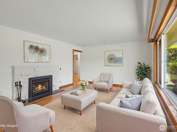 10749 30th Ave NE, Seattle WA 98125