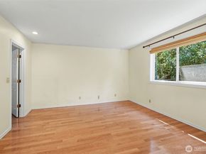 10749 30th Ave NE, Seattle WA 98125
