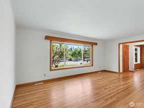10749 30th Ave NE, Seattle WA 98125