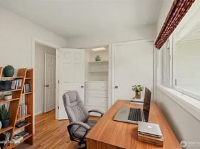 10749 30th Ave NE, Seattle WA 98125