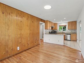 10749 30th Ave NE, Seattle WA 98125