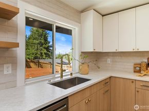 16142 SE 42nd Place, Bellevue WA 98006