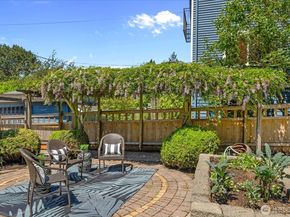 1601 10th Avenue W, Seattle WA 98119