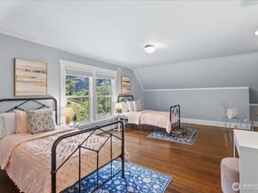 1601 10th Avenue W, Seattle WA 98119