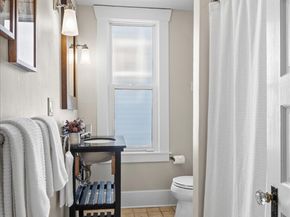 1601 10th Avenue W, Seattle WA 98119