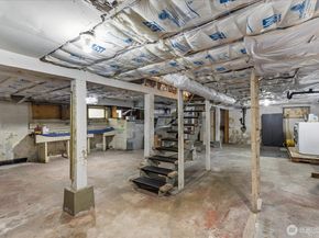 1601 10th Avenue W, Seattle WA 98119