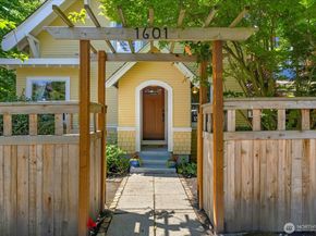 1601 10th Avenue W, Seattle WA 98119