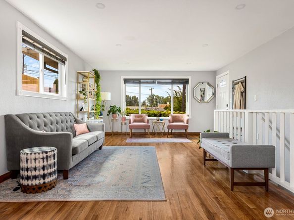 10038 59th Avenue S, Seattle WA 98178