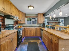 2011 S 292nd Street, Federal Way WA 98003