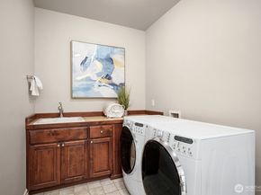 2098 211th Place SE, Sammamish WA 98075