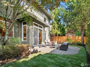 2098 211th Place SE, Sammamish WA 98075