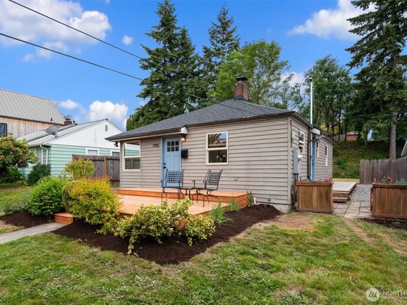 7915 18th Avenue SW, Seattle WA 98106