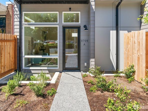 8709 15th Avenue NW A, Seattle WA 98117