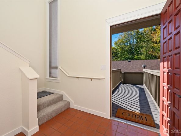 6710 Parkpoint Way NE E402, Seattle WA 98115