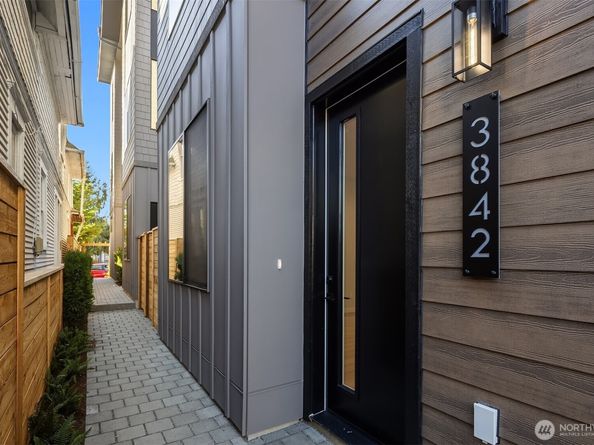 3842 Linden Avenue N, Seattle WA 98103