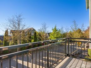 1936 17th Avenue NE, Issaquah WA 98029