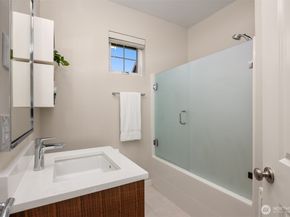 1936 17th Avenue NE, Issaquah WA 98029
