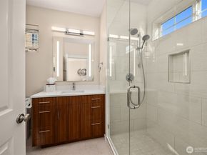 1936 17th Avenue NE, Issaquah WA 98029