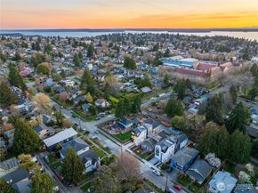 2931 39th Avenue SW, Seattle WA 98116