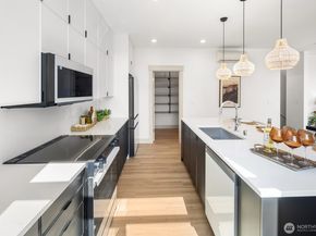 2931 39th Avenue SW, Seattle WA 98116