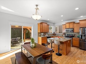 5221 NE 7th Place, Renton WA 98059