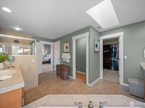 5221 NE 7th Place, Renton WA 98059