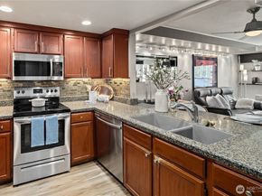 3941 226th Place SE 209, Issaquah WA 98029