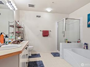 23301 60th Place S 76, Kent WA 98032